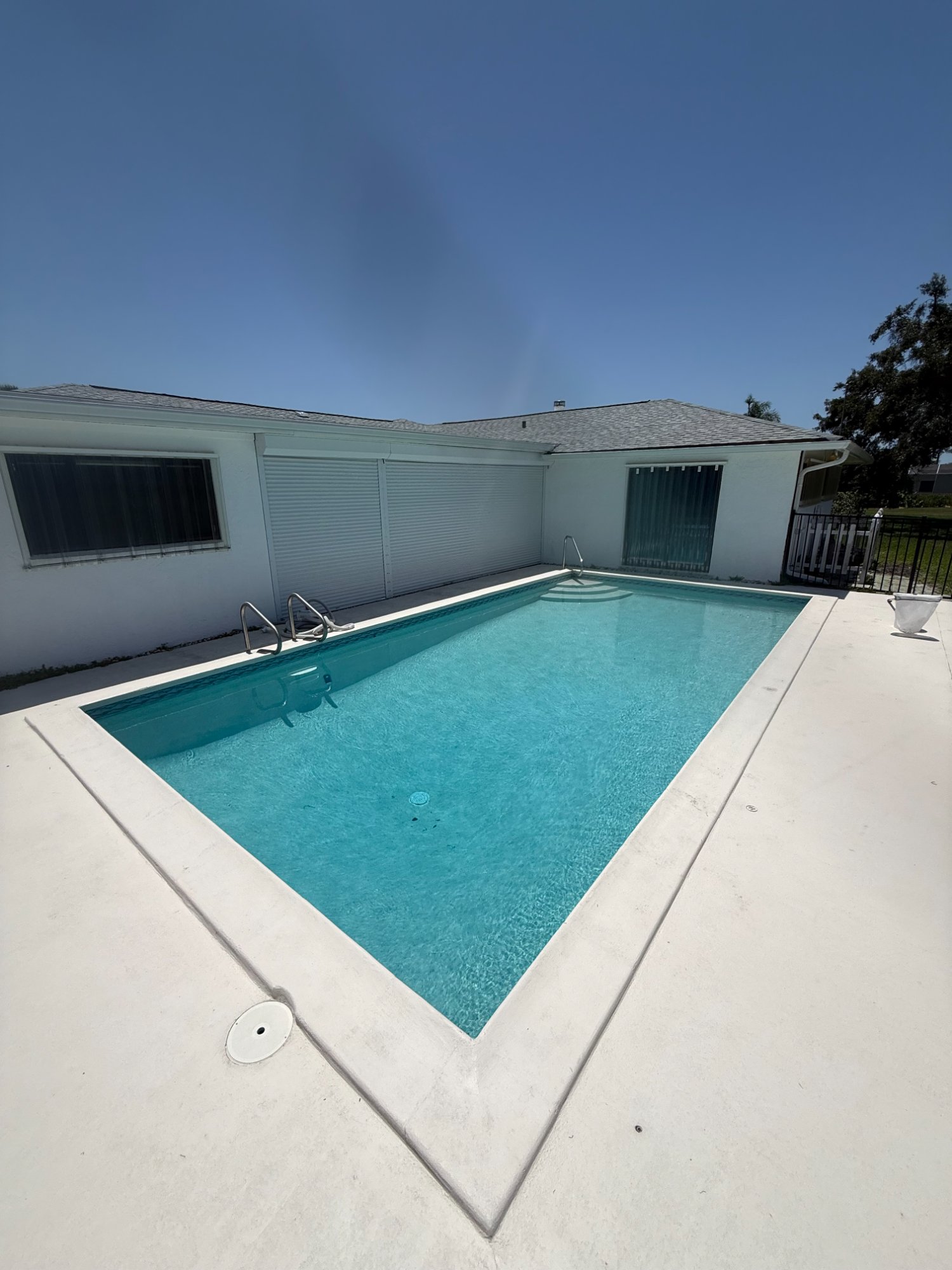 Pool after Luxe Aquatic service - crystal clear water